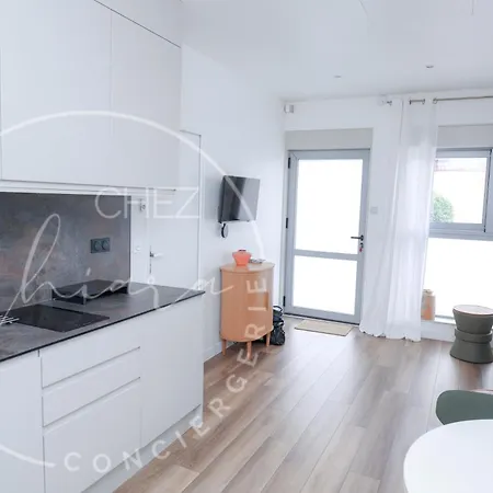 Modern Parisian - Near Eiffel Tower Apartment