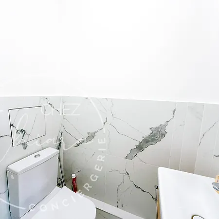 Modern Parisian - Near Eiffel Tower Apartment