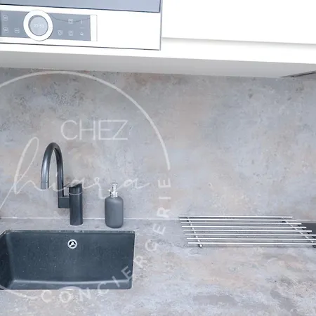 Modern Parisian - Near Eiffel Tower Apartment