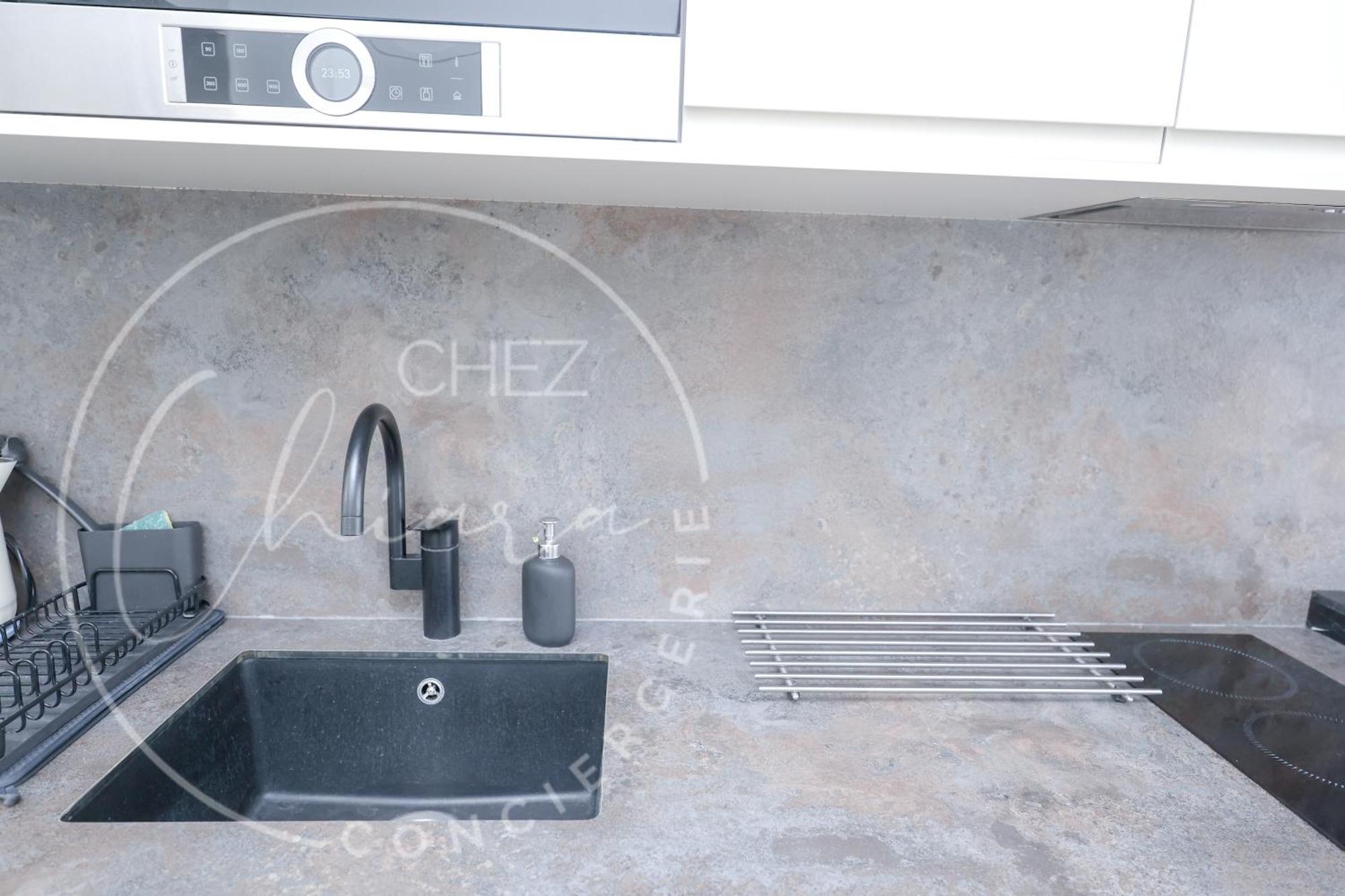 Modern Parisian - Near Eiffel Tower Apartment