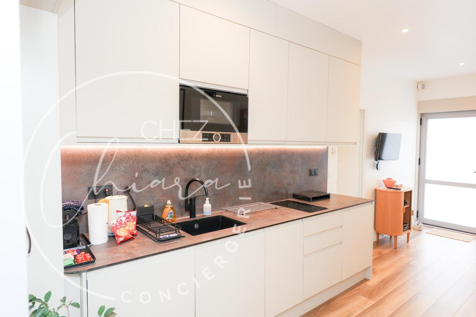Modern Parisian - Near Eiffel Tower Apartment